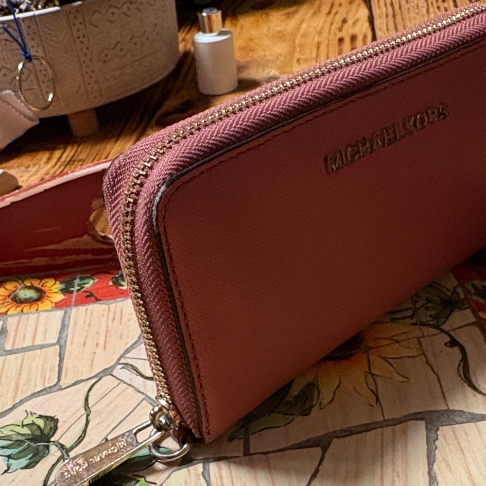 Michael Kors Rose Wallet - Picture 3 of 12